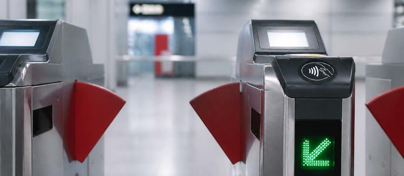 Сбой системы оплаты в казанском метро: турникет...